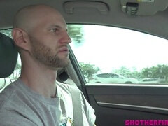 Grosse bite, Fille latino