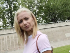 Blond, Lul, Europees, Latijnse vrouw, Geld, Natuurlijke tieten, Buiten, Openbaar