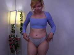 Enthousiasteling, Blond, Slipje, Klein, Kort haar, Alleen, String, Tieten likken