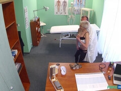 Blonde, Médecin, Branlette thaïlandaise, Hard, Léchez, Bureau, Uniforme, Voyeur