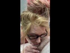 Amateur, Sucer une bite, Voiture, Rondelette, Fille, Gorge profonde, Fait maison, Pute