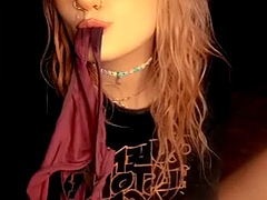 Blondinka, Par, Dekle drka tiča, Hardcore, Jahanje, Ven, Sesanje, Tetovaže