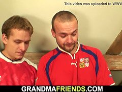 Schönheit, Blasen, Geile alte tussi, Kehlenfick, Masturbation, Reif, Milf, Flotter dreier