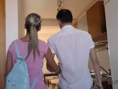 Corno manso, Adolescente