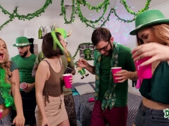 69:an, Blondin, Avsugning, Bondage, Brunett, Gangbang, Piercing, Tuttar