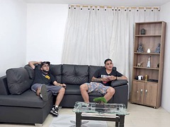 Enthousiasteling, Mooi, Bedriegen, Sperma in gezicht, Homo, Italiaans, Prostituee, Trio