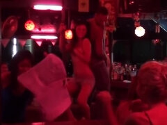 Amatör, Avsugning, Brunett, Utomhus, Pov, Offentlig