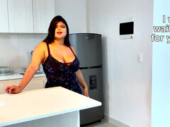 Iso kaunis nainen, Isot tissit, Ruskeahiuksinen, Mekko, Itsetyydytys, Soolo, Häät