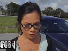 18 éves, Ázsiai, Kőkemény, Hd, Filigrán alkatú, Nézőpont, Nyilvános, Begyek