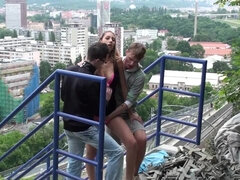 Tussi, Grosse titten, Blasen, Vollbusig, Handjob, Hardcore, Im freien, Flotter dreier