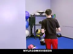 Μεγάλα βυζιά, Χύσιμο, Γυμναστήριο, Ηδ, Νοικοκυρά, Ώριμη γυναίκα, Φωνάζοντας, Η σύζυγος