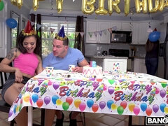 茶髪の, キス, キッチン, スカート, タトゥー, ティーン