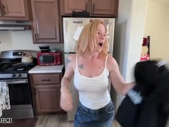 Amerikaner, Stor rumpe, Store pupper, Kukk suging, Bløtkake, Hd, Mamma, Tattovering