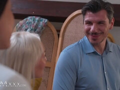 フェラチオ, 大学生, チェコ, 顔面騎乗, Hd, 淫乱熟女, オーガズム, 叫ぶ