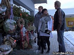 Grosser schwanz, Kehlenfick, Gruppe, Reif, Milf, Mutti, Natürlichen titten, Flotter dreier