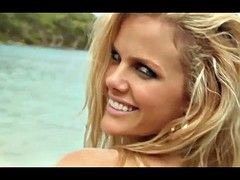 Bikini, Blondynka, Celebrantka