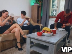 Brunette brune, Tromperie, Papa, Petite amie, Hd, Criant, Rasée, Nénés