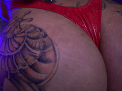 デカ尻, フェラチオ, バック, 指いじり, オイル, シーメール, タトゥー, ヒモパン